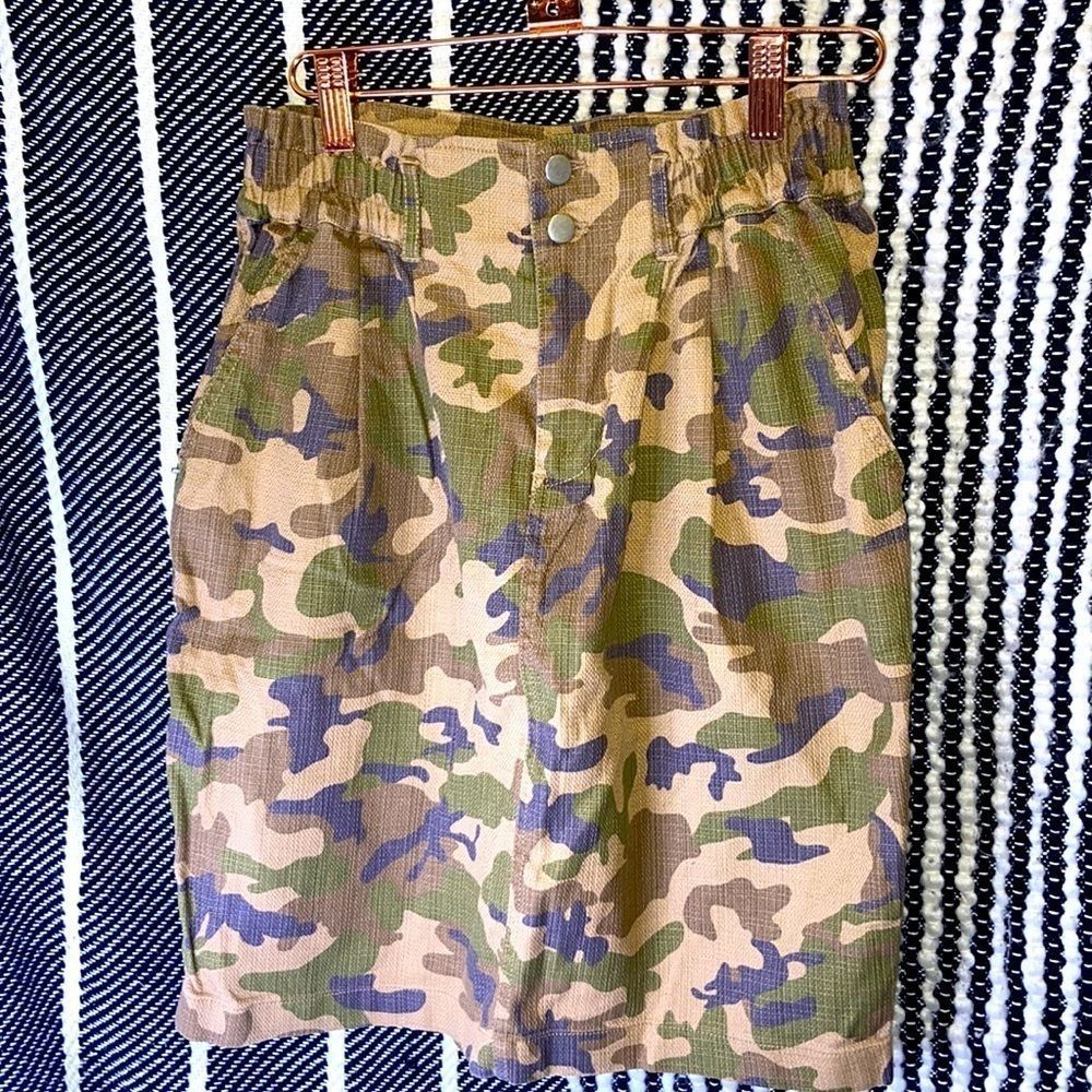 Discoat camouflage skirt.